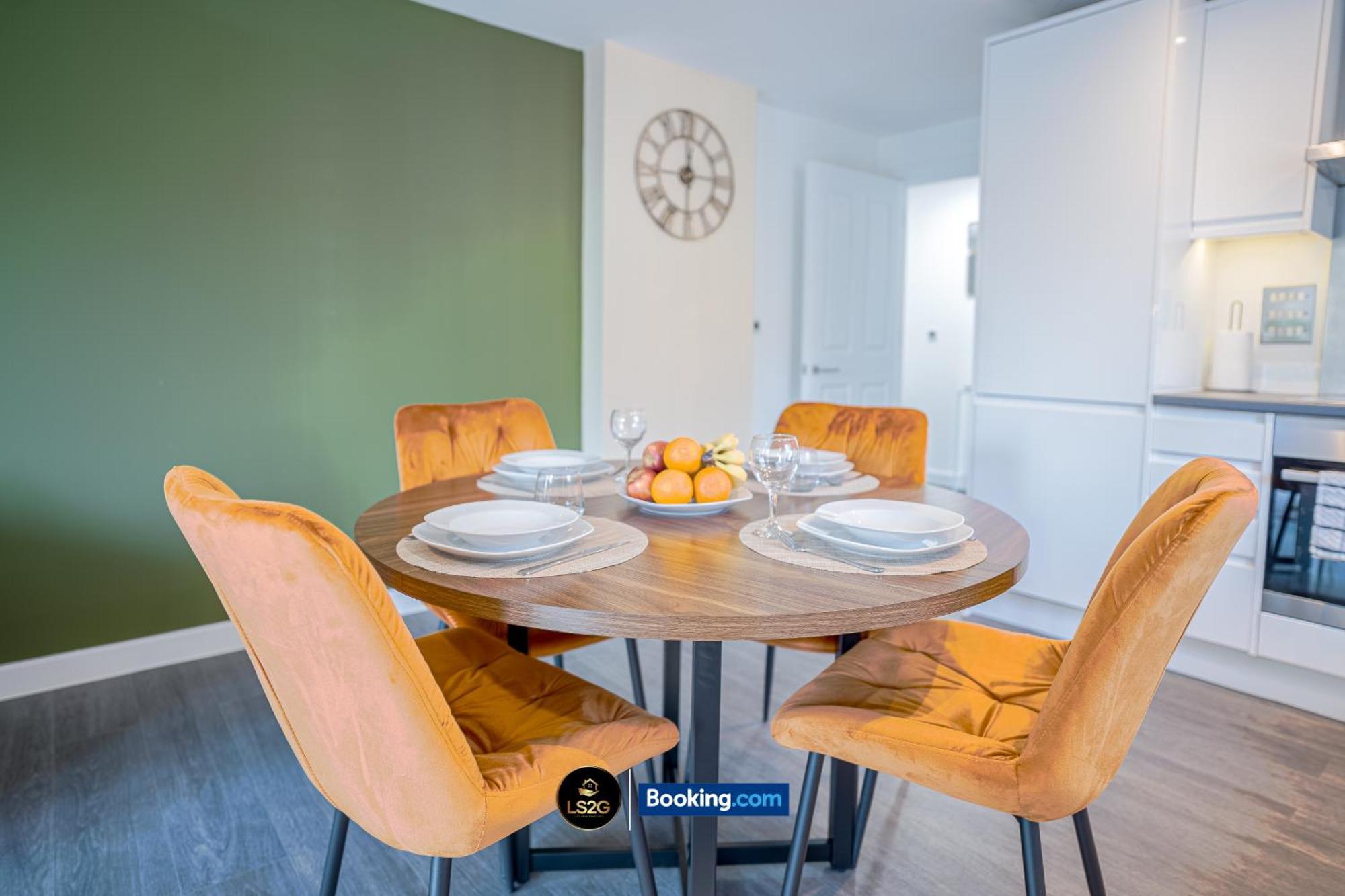2 Bedroom With Balcony By Ls2g Short Lets & Serviced Greater *