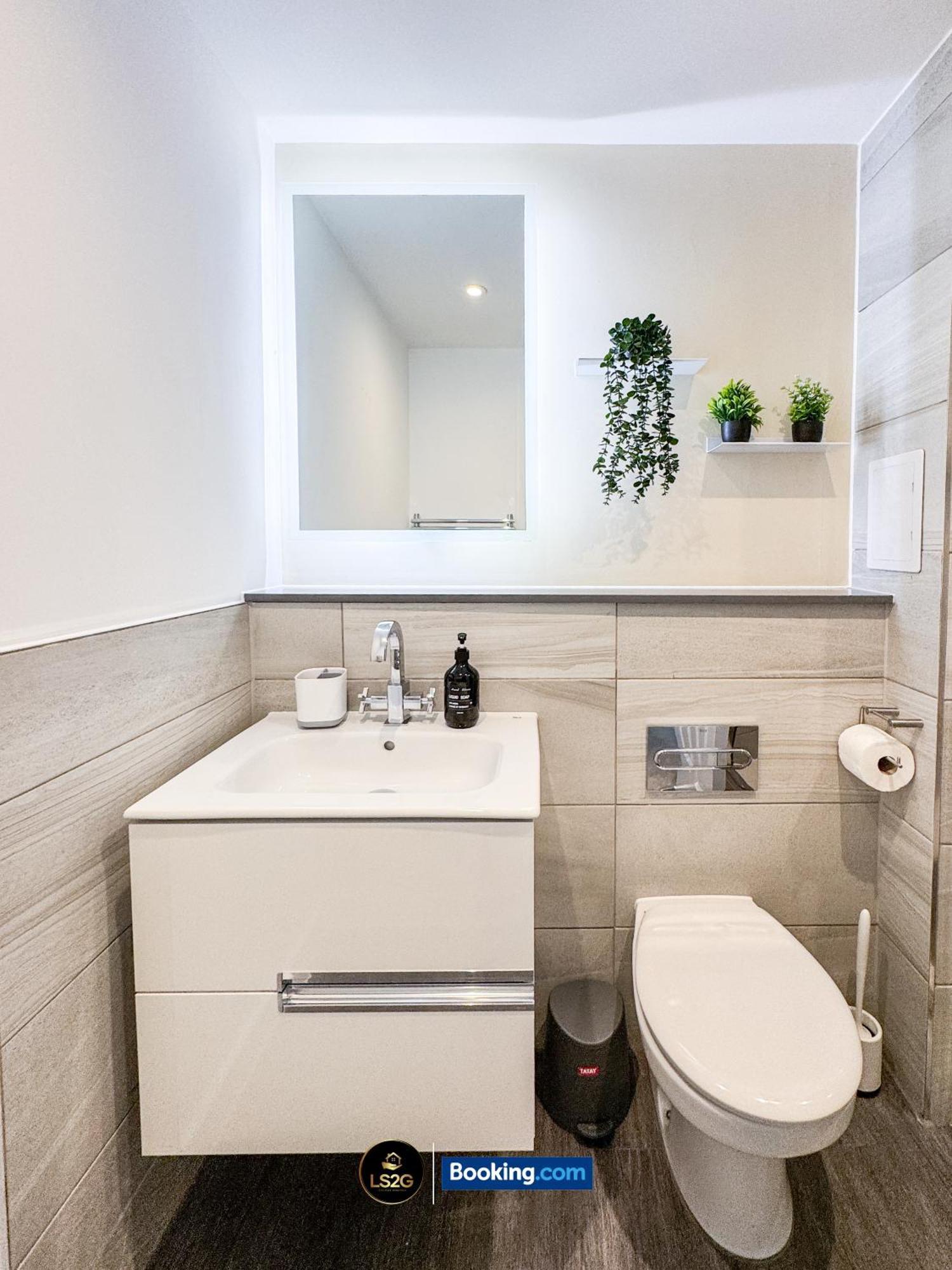 2 Bedroom With Balcony By Ls2g Short Lets & Serviced Greater Apartment *