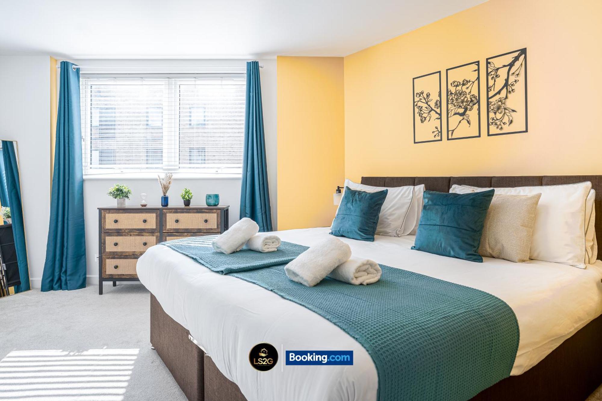 2 Bedroom With Balcony By Ls2g Short Lets & Serviced Greater * London