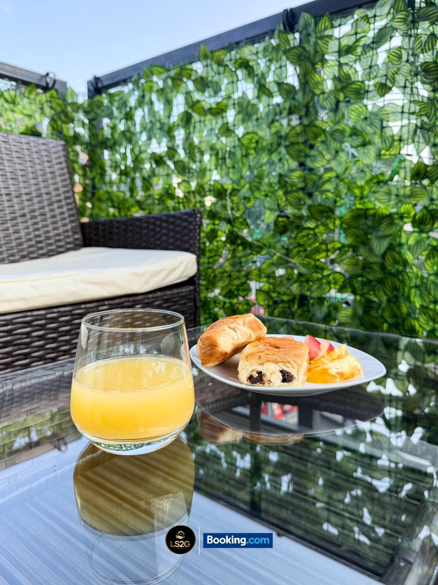2 Bedroom With Balcony By Ls2g Short Lets & Serviced Greater