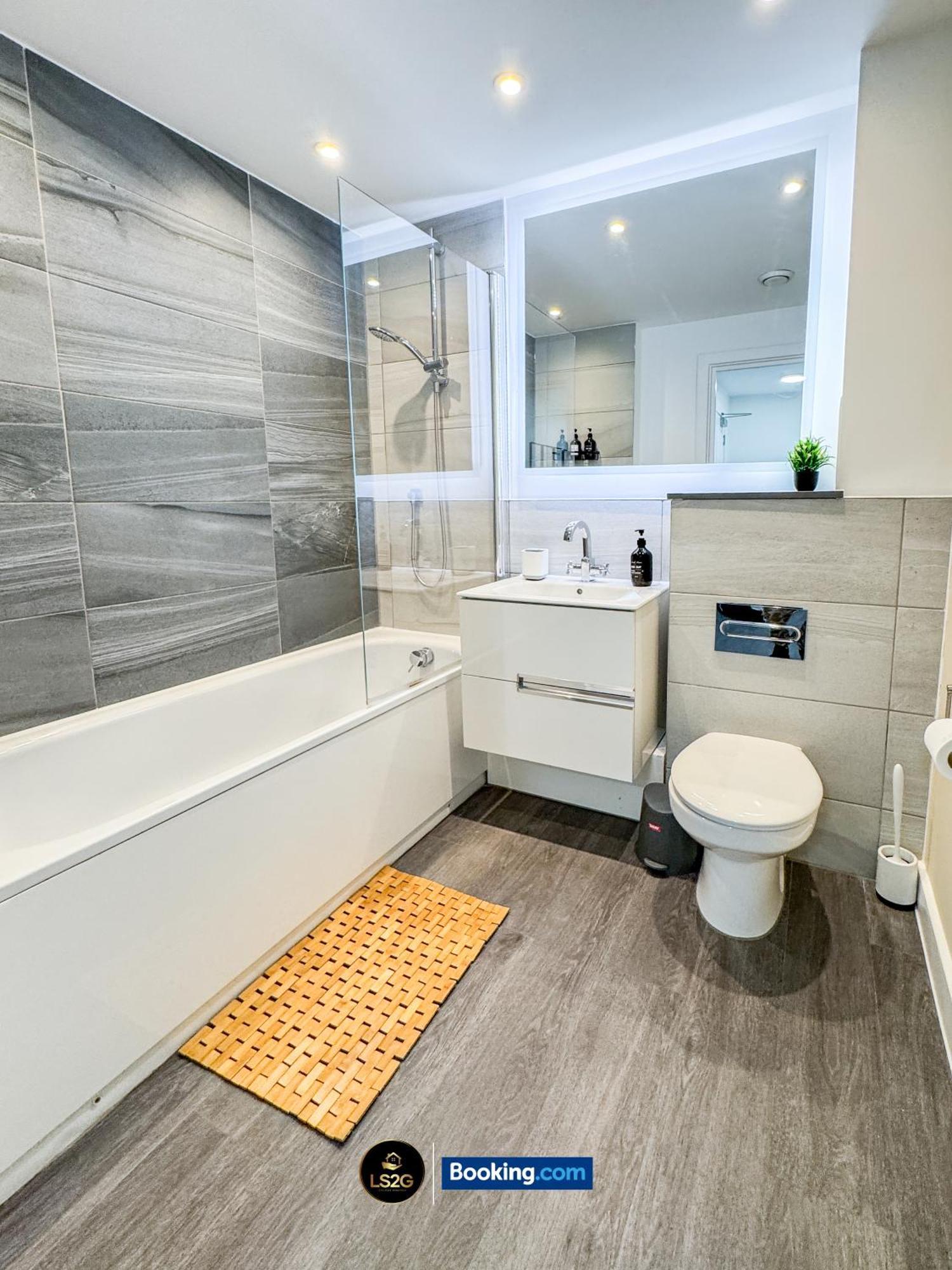 2 Bedroom With Balcony By Ls2g Short Lets & Serviced Greater *